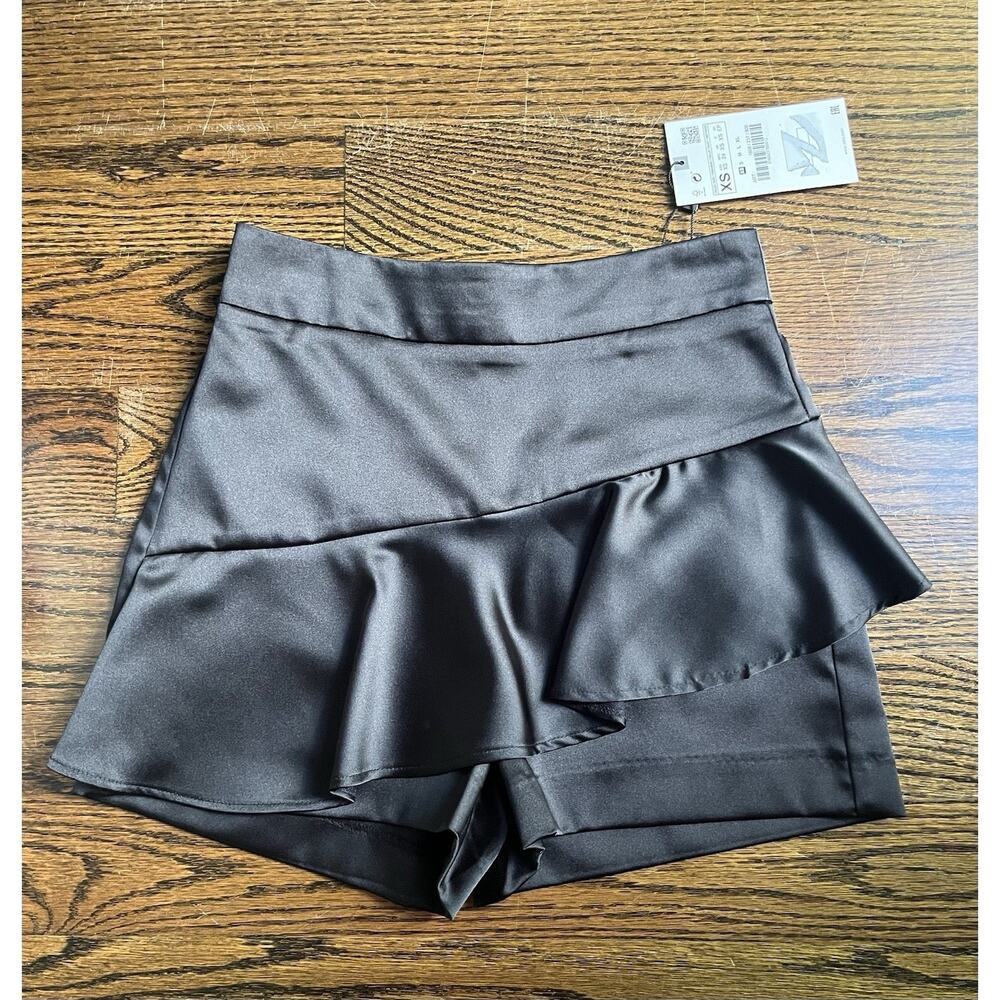 Zara women’s black Mini Skirt/Skort Size XS black NWT